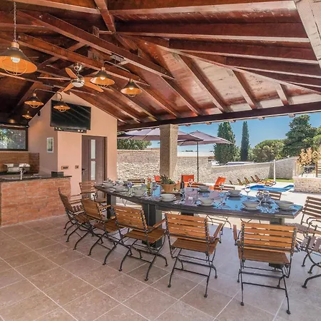 7 Bedroom Cozy In Valtura