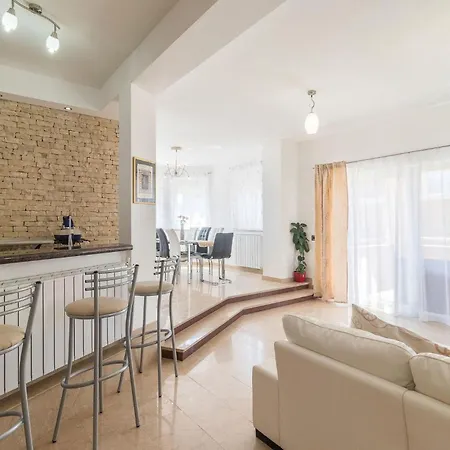 7 Bedroom Cozy In *
