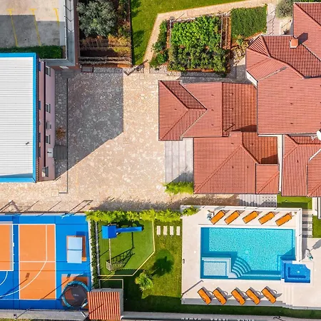 7 Bedroom Cozy In Valtura