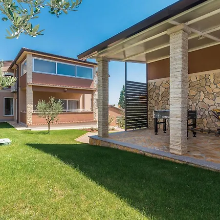7 Bedroom Cozy In Valtura