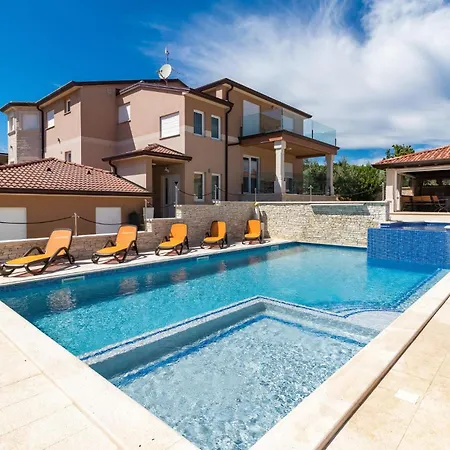 7 Bedroom Cozy In * Valtura